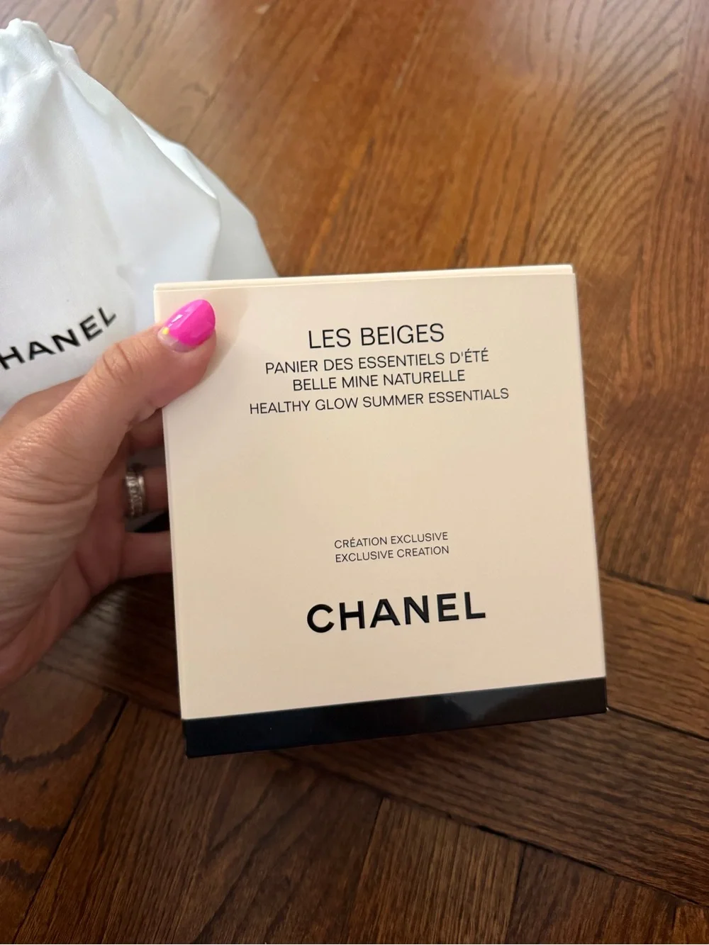 CHANEL Les Beiges Set in Cream and White